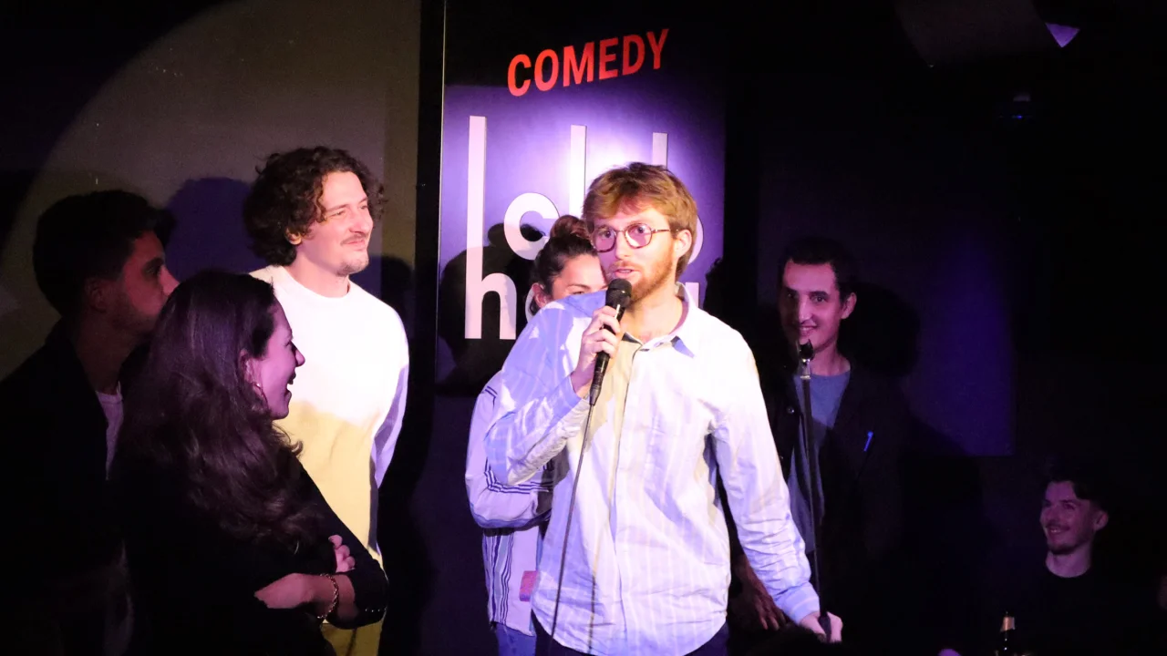 Dam Qui Rit Comedy Club (#111678605)